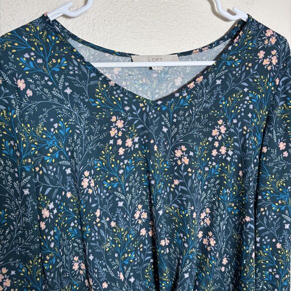 Loft T-Shirt Women's XS Blue Floral Long Sleeve V-Neck Printed Shirt Top Casual - Picture 2 of 7